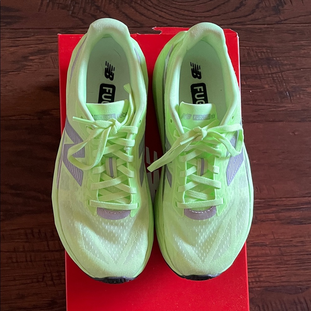 New Balance Women's FuelCell Rebel v5 Size 8